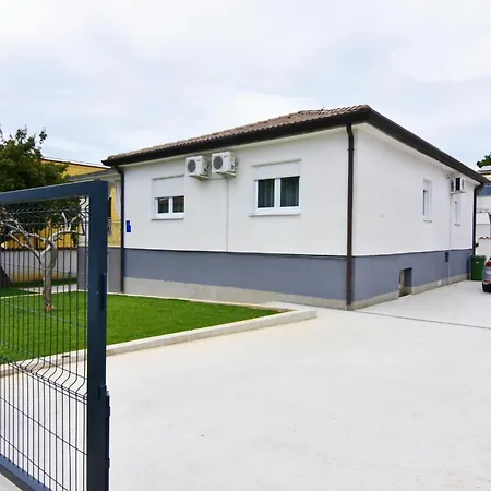 Family Friendly House With A Swimming Pool - 22775 * Umag
