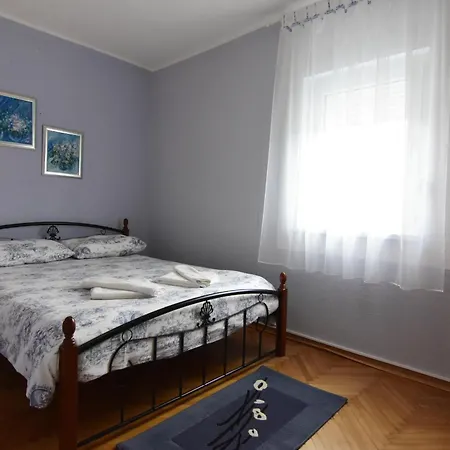 Family Friendly House With A Swimming Pool - 22775 Holiday home *