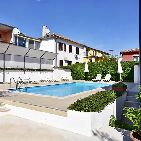 Holiday home Family Friendly House With A Swimming Pool - 22775 *