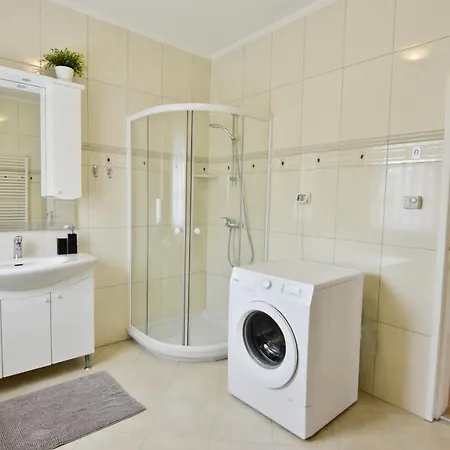 Family Friendly House With A Swimming Pool - 22775 *