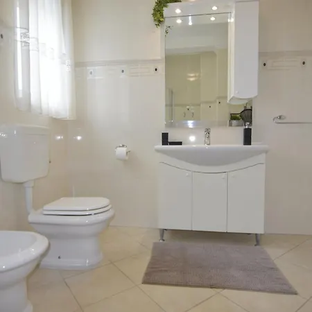 Family Friendly House With A Swimming Pool - 22775