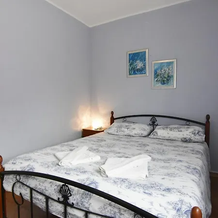 Family Friendly House With A Swimming Pool - 22775 Holiday home