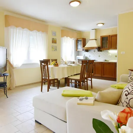 Family Friendly House With A Swimming Pool - 22775
