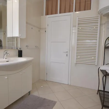 Holiday home Family Friendly House With A Swimming Pool - 22775 *