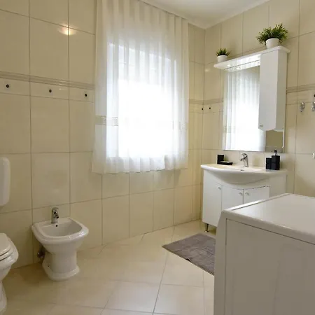 Family Friendly House With A Swimming Pool - 22775 Holiday home