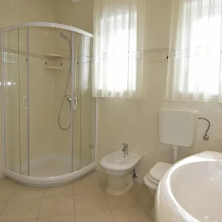 Family Friendly House With A Swimming Pool - 22775 Holiday home *