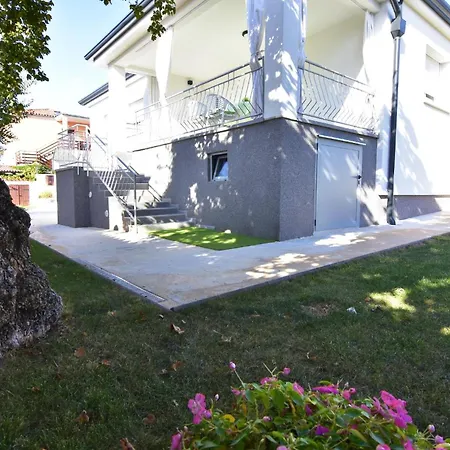 Holiday home Family Friendly House With A Swimming Pool - 22775 *